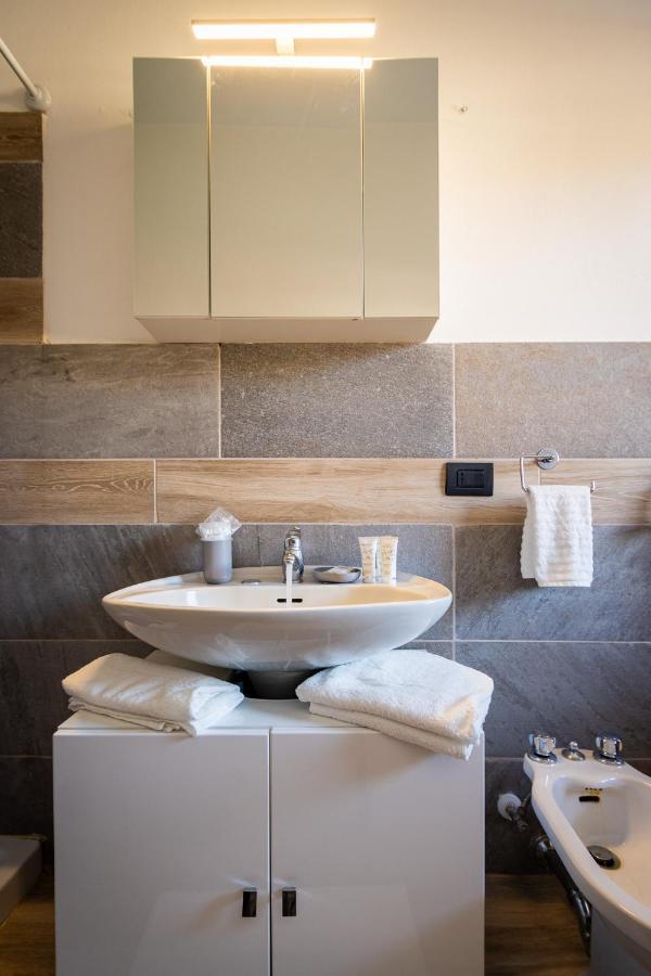 Blue Wave Apartment Arona - Lago Maggiore Ngoại thất bức ảnh